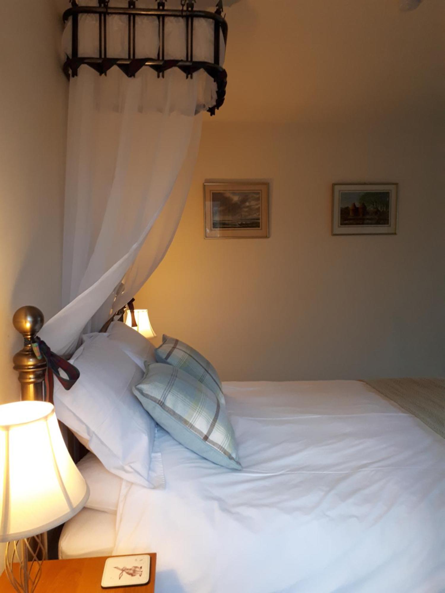 The Old Convent Holiday Apartments Fort Augustus Esterno foto