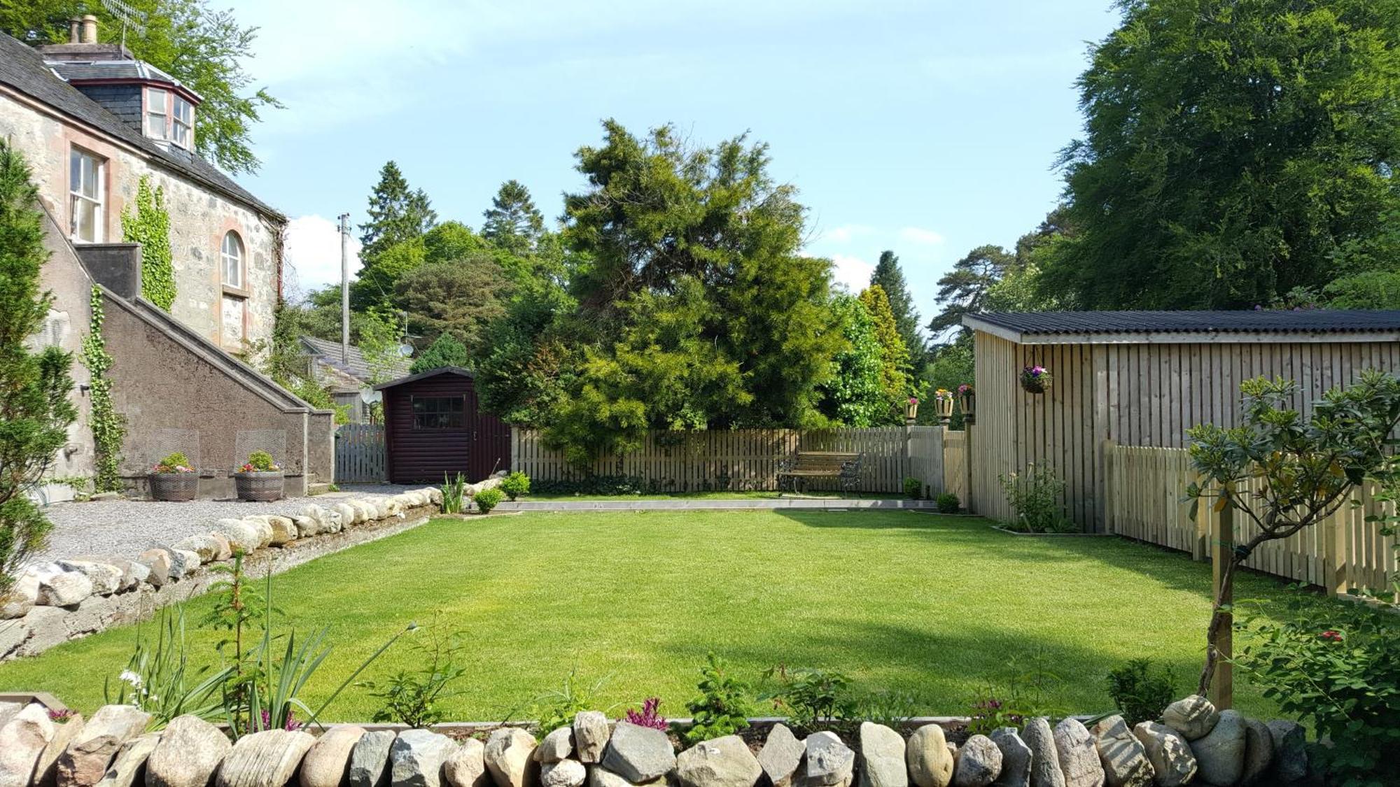 The Old Convent Holiday Apartments Fort Augustus Esterno foto