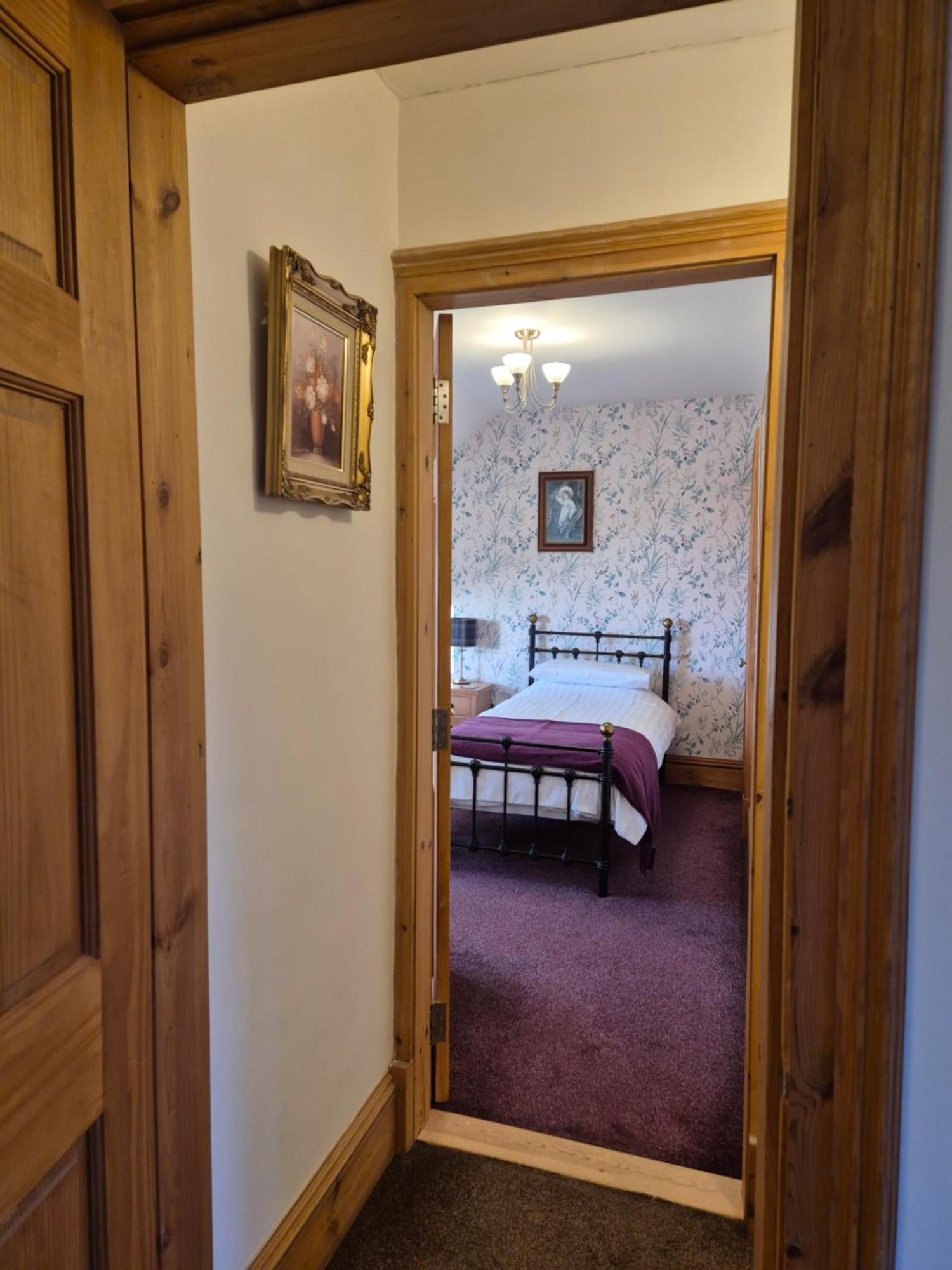 The Old Convent Holiday Apartments Fort Augustus Esterno foto