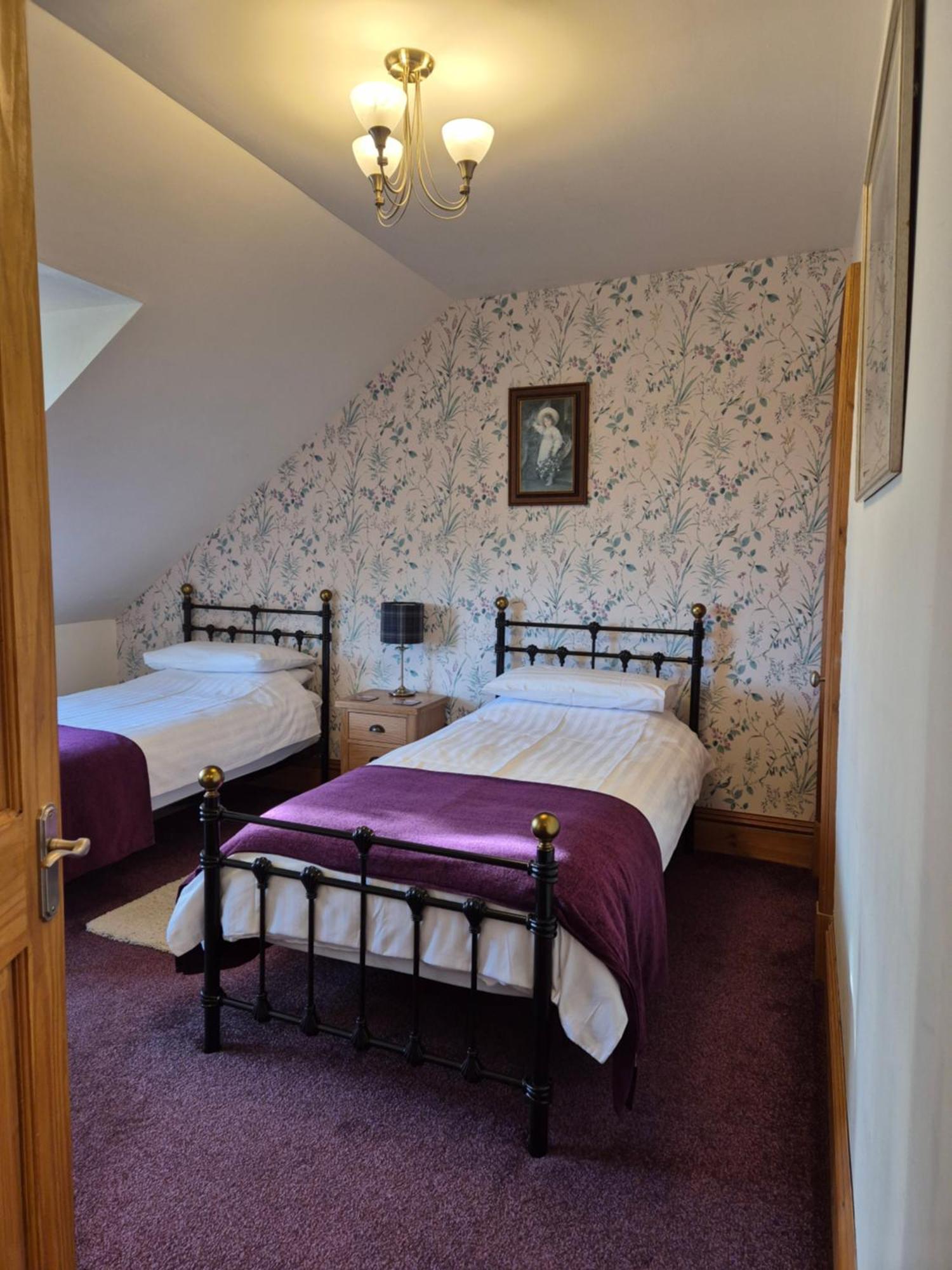 The Old Convent Holiday Apartments Fort Augustus Esterno foto
