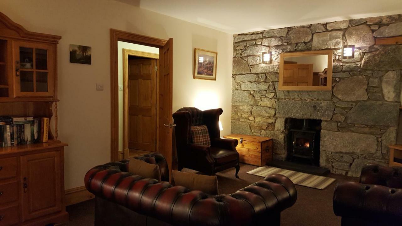 The Old Convent Holiday Apartments Fort Augustus Esterno foto